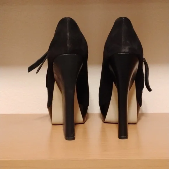 Shoes - Picture 5 of 12